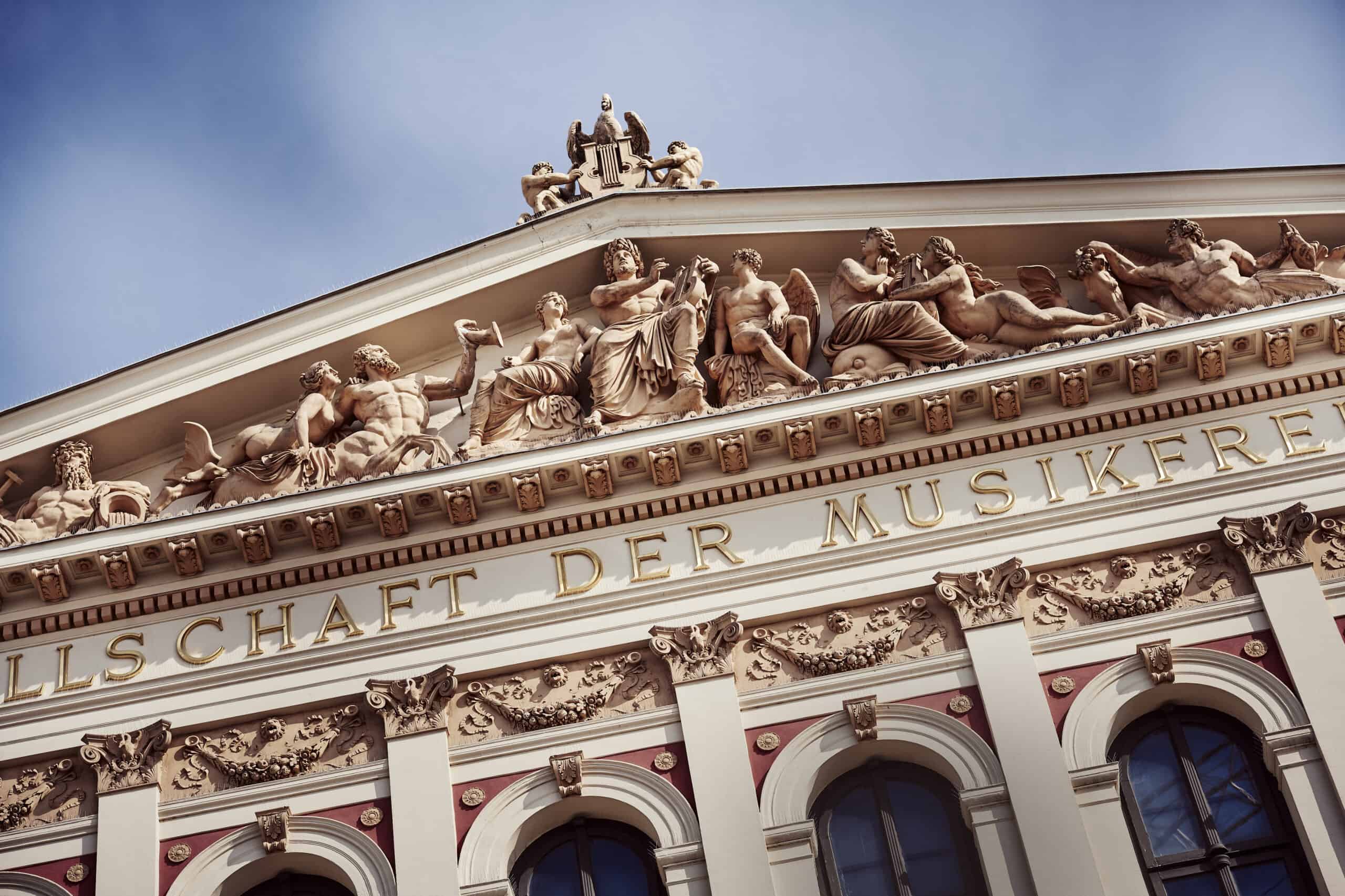 Dieses Bild zeigt die Fassade des Musikverein Wien. 