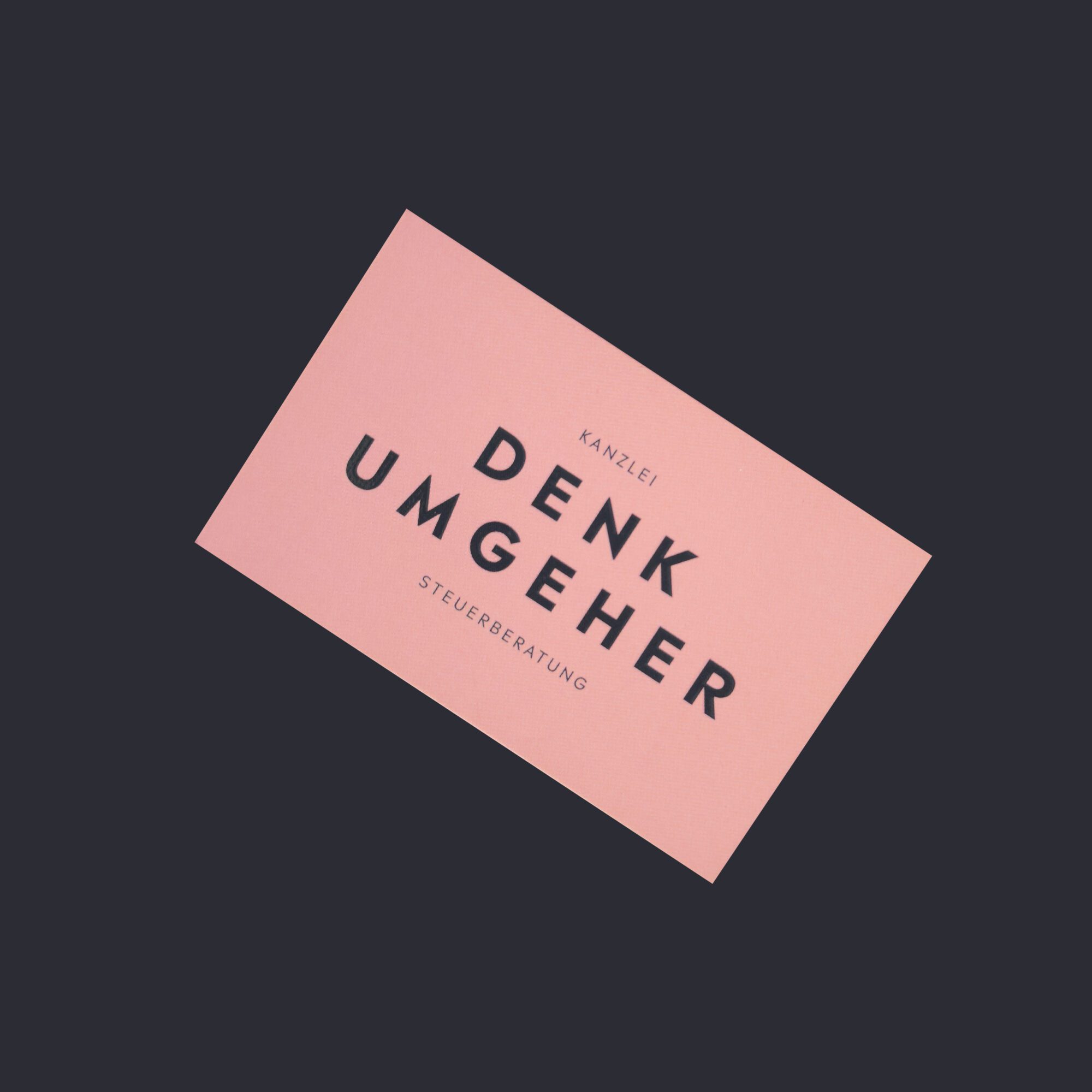 Visitenkarte der Steuerberatungskanzlei Denk und Umgeher. Design von Identity Lab, Mariahilfer Straße 9, 1060 Wien